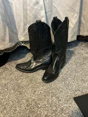 Vintage Nocona Black Leather Western Cowboy Boots with Filigree Stitching